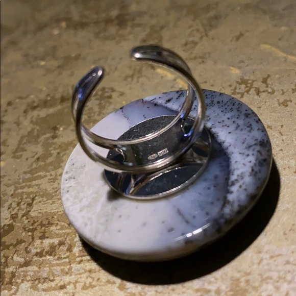 Large circular black white quartz ring OOAK - Picture 6 of 6